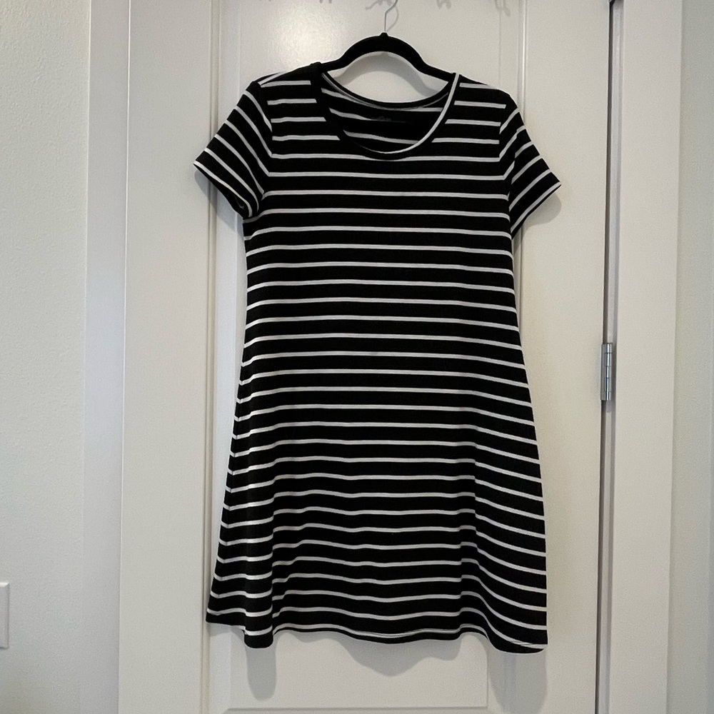 SO Black & White T-Shirt Dress